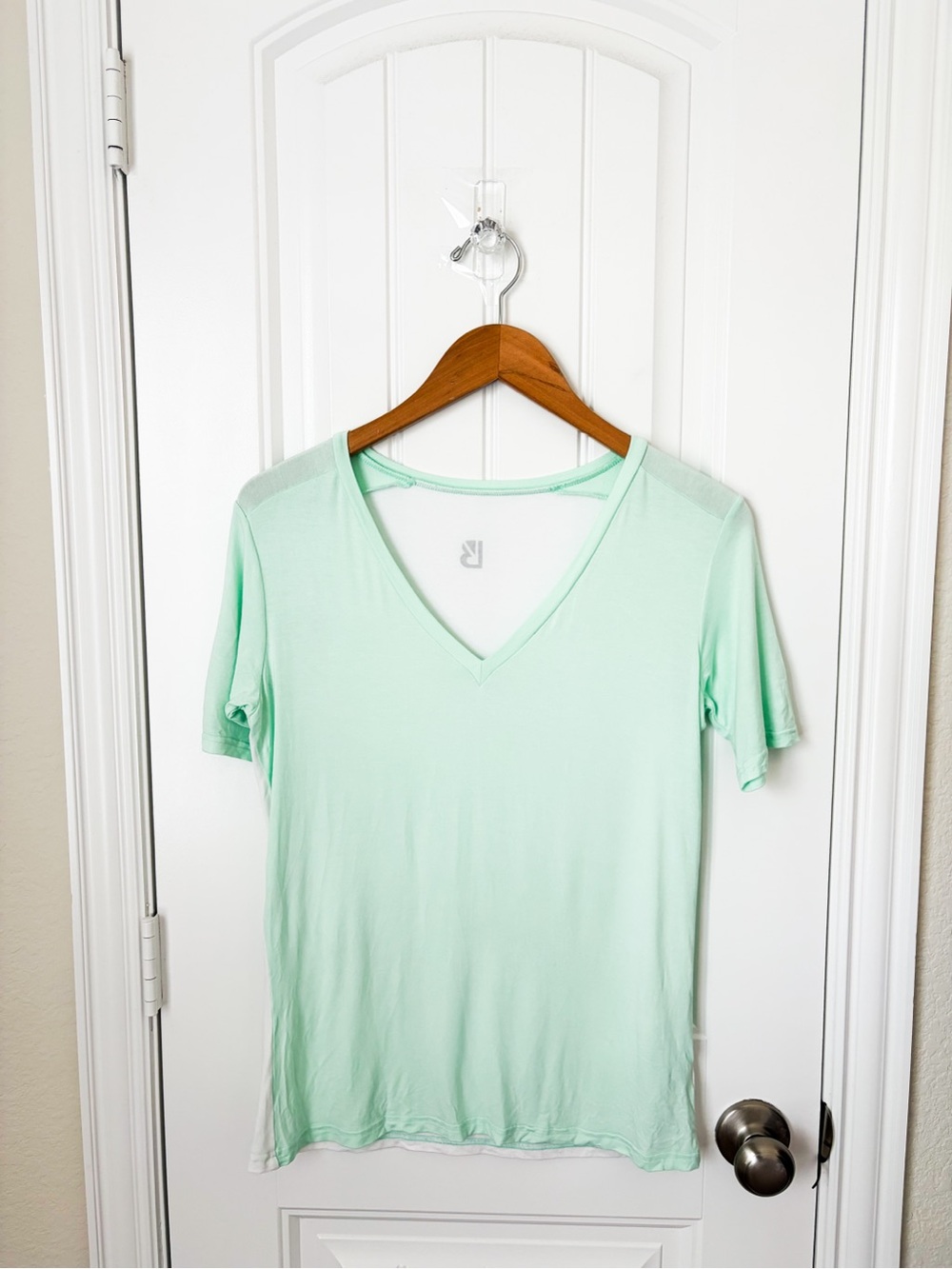 BuffBunny Light Mint V-Neck Short Sleeve Tee Size Small